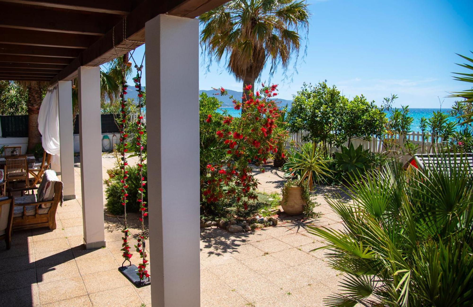 Villa By The Beach Sant'Andrea  Extérieur photo